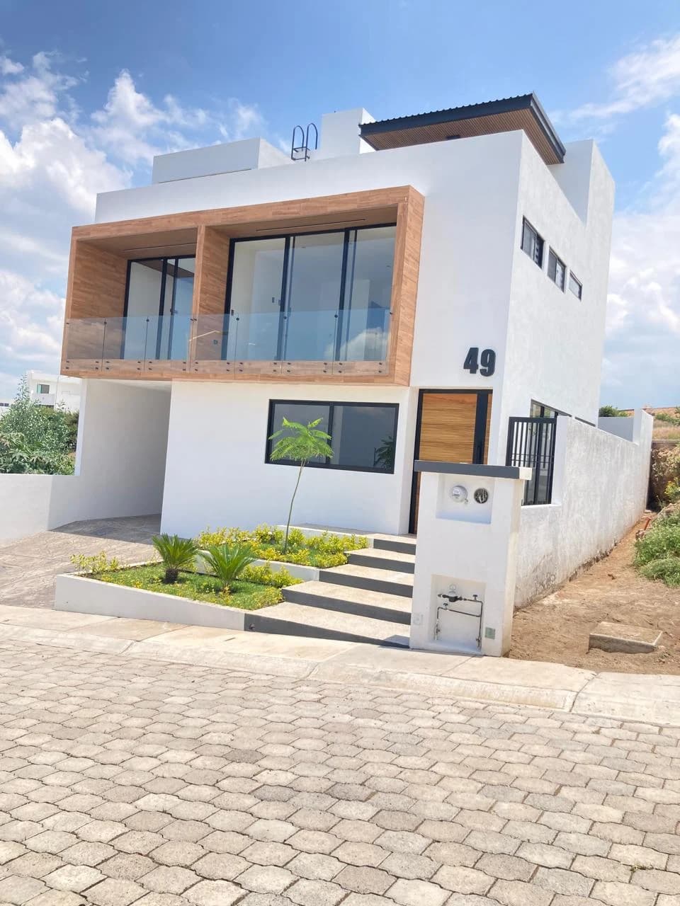 Casa SJR. Photograph of completed work.